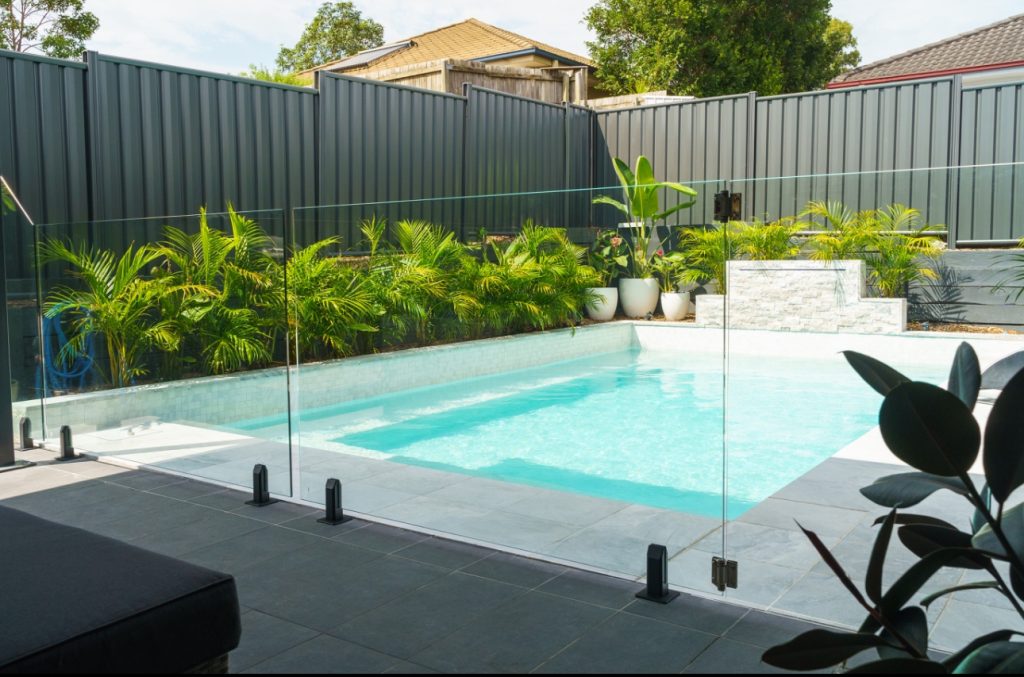 Full Flex replacing worn pool fence